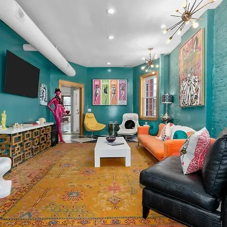 3 Bedroom Penthouse Downtown Close To Everything
